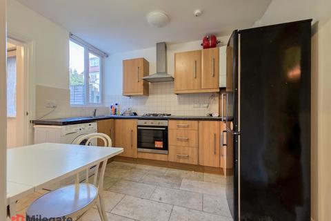 2 bedroom flat to rent, St. Marys Road, London NW11