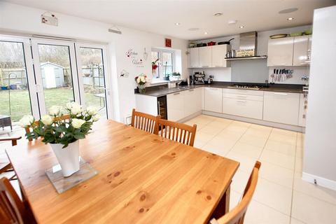 4 bedroom detached house for sale, Yew Tree Road, Dunton Green, Sevenoaks