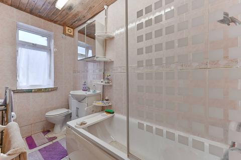 214 Mersham Road, Thornton Heath, CR7 8NR