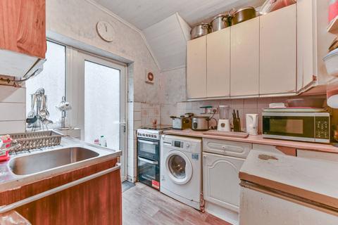 214 Mersham Road, Thornton Heath, CR7 8NR