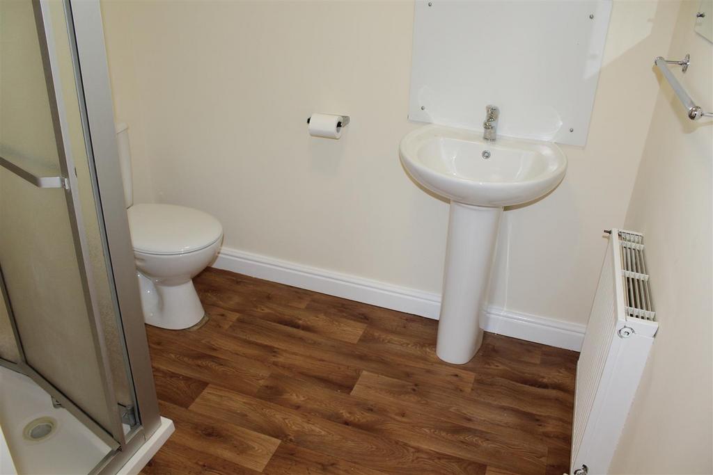 SHOWER ROOM & WC
