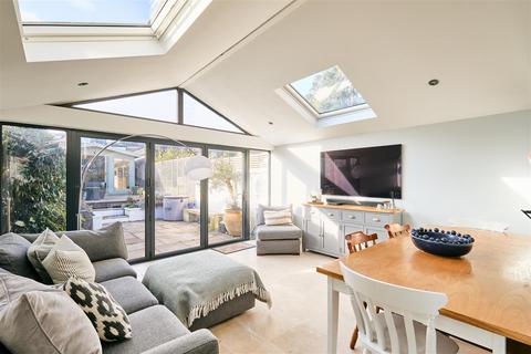 12 Hearne Road, London, W4 3NJ