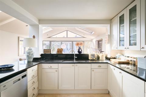 12 Hearne Road, London, W4 3NJ