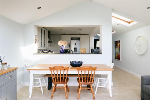 12 Hearne Road, London, W4 3NJ