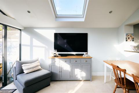12 Hearne Road, London, W4 3NJ