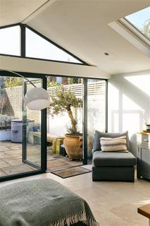 12 Hearne Road, London, W4 3NJ