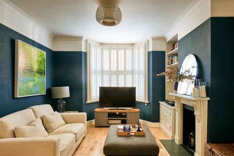 12 Hearne Road, London, W4 3NJ
