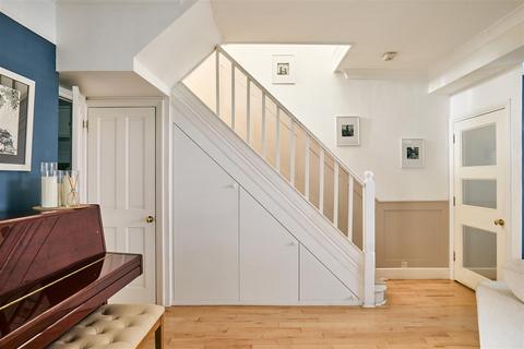 12 Hearne Road, London, W4 3NJ