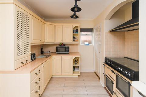 16 Clive Road, Pattingham, Wolverhampton, WV6 7BU