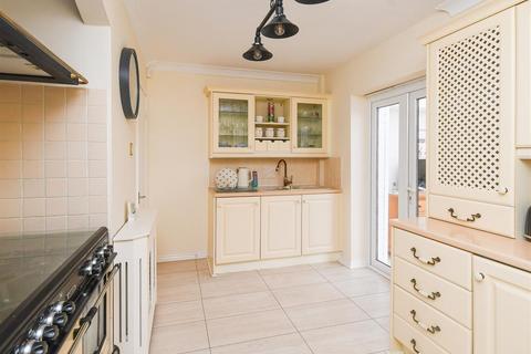 16 Clive Road, Pattingham, Wolverhampton, WV6 7BU