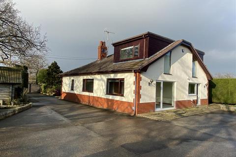 4 bedroom detached bungalow to rent, Longsight Road, Clayton Le Dale