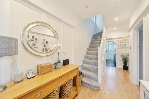 140 Whytecliffe Road North, Purley, CR8 2AS