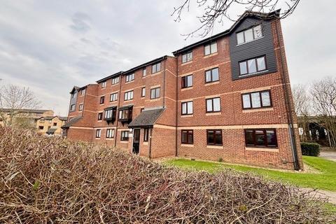 2 bedroom flat to rent, Chestnut Road, Basildon, SS16