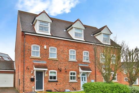 3 bedroom end of terrace house for sale, Shinewater Park, Kingswood, HU7 3GG