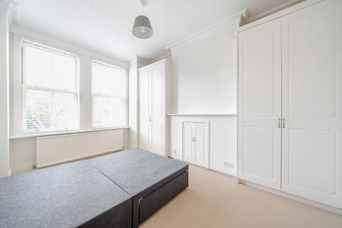 3 bedroom apartment to rent, Oaklands Grove London W12