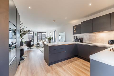 3/2, 1 Gilbert Street, Glasgow, G3 8DD