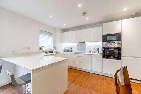 3 bedroom flat for sale, Stanmore Place, Stanmore, HA7