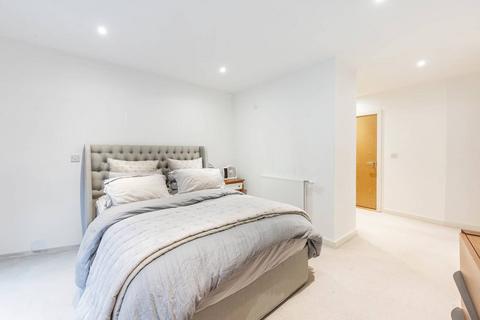 3 bedroom flat for sale, Stanmore Place, Stanmore, HA7