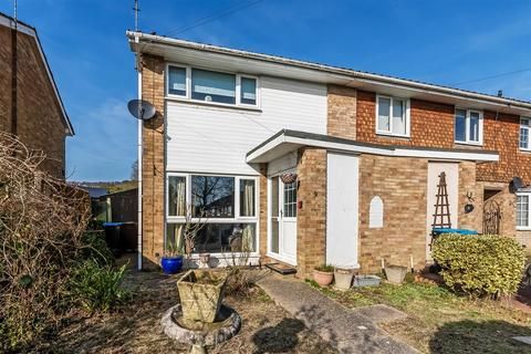 9 Downs Way, Oxted, RH8 0NZ