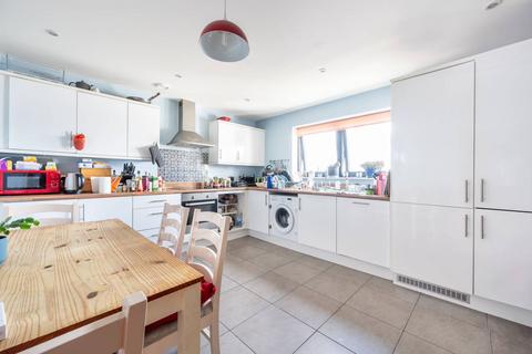 3 bedroom flat to rent, Williams Way,, Sudbury, Wembley, HA0