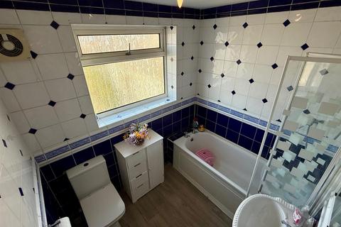 13 Surridge Close, Rainham, RM13 9LL