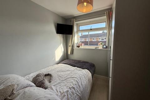 13 Surridge Close, Rainham, RM13 9LL