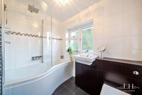 2 bedroom end of terrace house for sale, Pondfield Lane, Brentwood