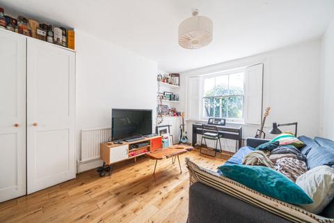 2 bedroom apartment for sale, Askew Road, London