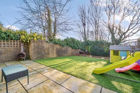60 Barry Way, Basingstoke, RG22 4NH