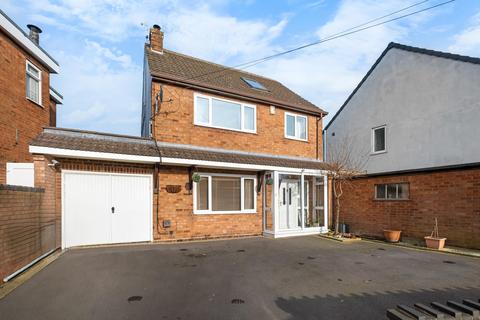 4 bedroom detached house for sale, St. Godwalds Road, Bromsgrove. B60