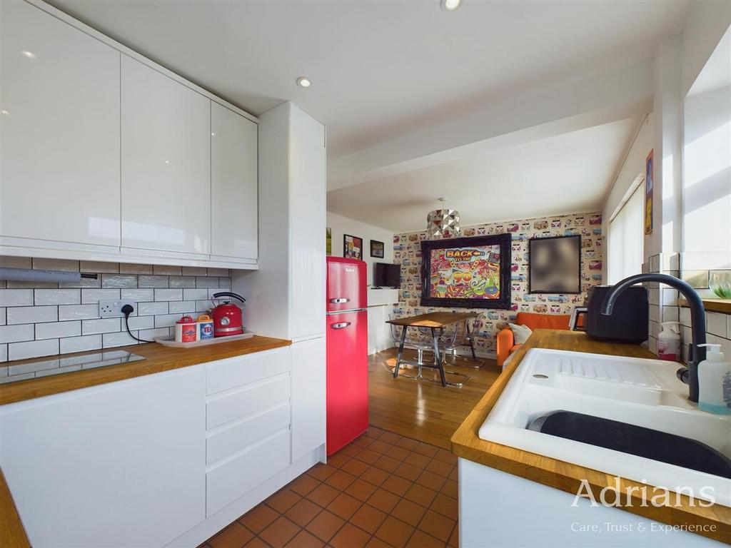Kitchen / dining