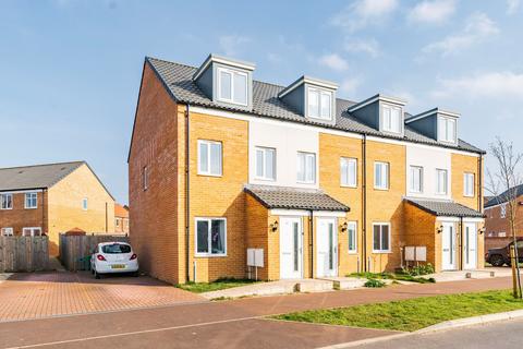 3 bedroom end of terrace house for sale, Reeve Way, Wymondham