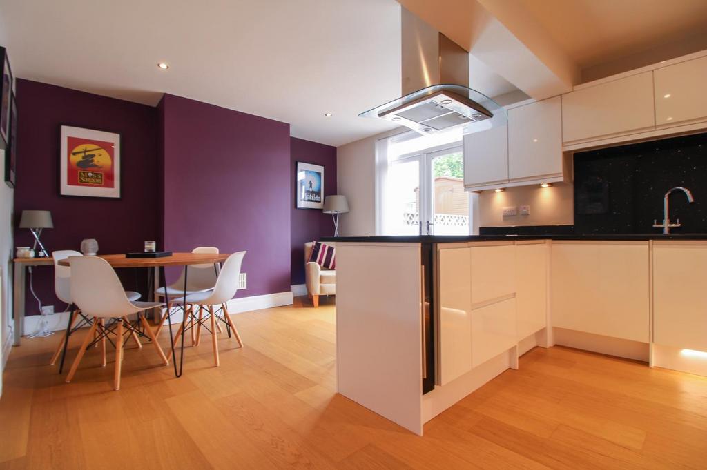Kitchen/Dining Area