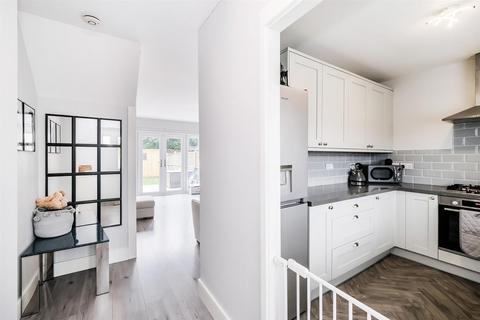 2 bedroom house for sale, Field Close, Chingford