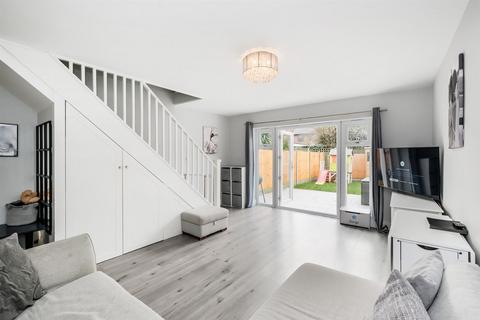 2 bedroom house for sale, Field Close, Chingford
