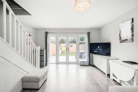 2 bedroom house for sale, Field Close, Chingford