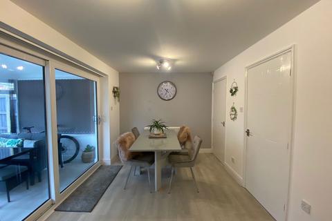 9 Alasdair Close, Chadderton, Oldham, OL9 0NE