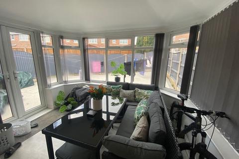 9 Alasdair Close, Chadderton, Oldham, OL9 0NE