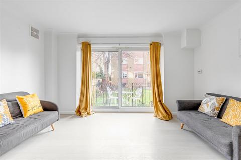 3 bedroom flat for sale, Queens Gate Gardens, London