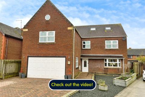 5 bedroom detached house for sale, Rise Close, Long Riston, Hull, HU11 5JE