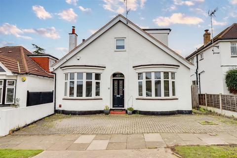 12 Holyrood Drive, Westcliff-on-sea, SS0 9XY
