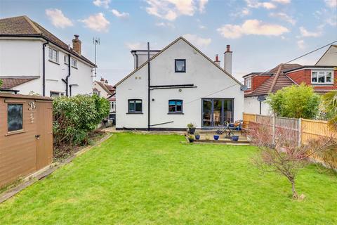 12 Holyrood Drive, Westcliff-on-sea, SS0 9XY
