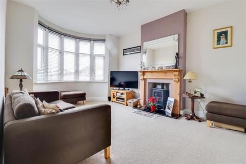 12 Holyrood Drive, Westcliff-on-sea, SS0 9XY