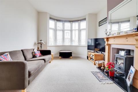 12 Holyrood Drive, Westcliff-on-sea, SS0 9XY