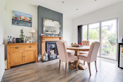 12 Holyrood Drive, Westcliff-on-sea, SS0 9XY