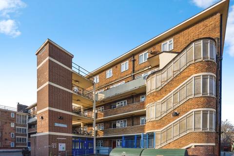 2 bedroom flat for sale, Howard Road, London N16