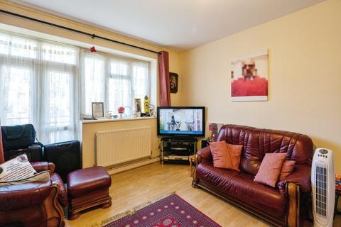 2 bedroom flat for sale, Howard Road, London N16