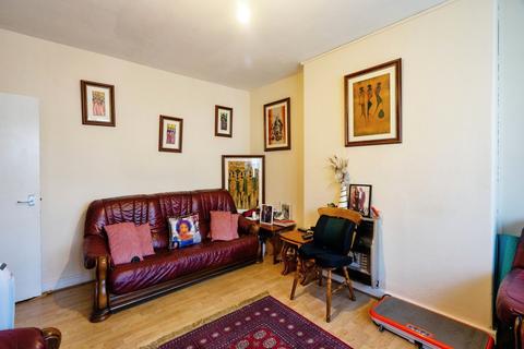 2 bedroom flat for sale, Howard Road, London N16