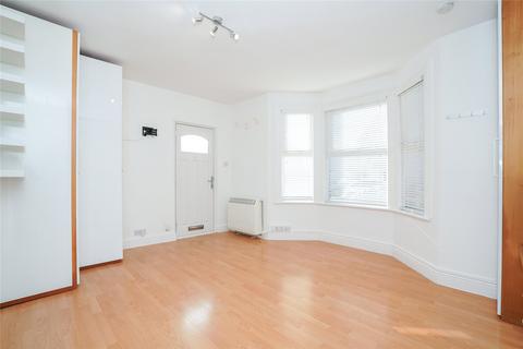 Studio to rent, Cambridge Road, St. Albans, Hertfordshire