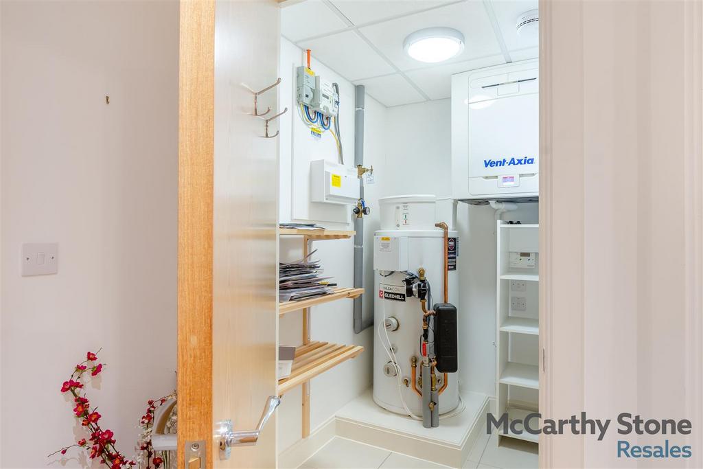8635811-interior34.jpg